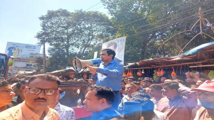 গোবিন্দগঞ্জে সড়ক দুর্ঘটনায় ১ জন নিহত, আহত-২, মহাসড়ক অবরোধ