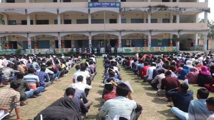 গাইবান্ধায় ট্রেইনি রিক্রুট কনস্টেবল নিয়োগের লিখিত পরীক্ষা অনুষ্ঠিত