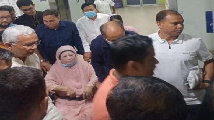 হাসপাতাল থেকে বাসায় ফিরেছেন বেগম খালেদা জিয়া