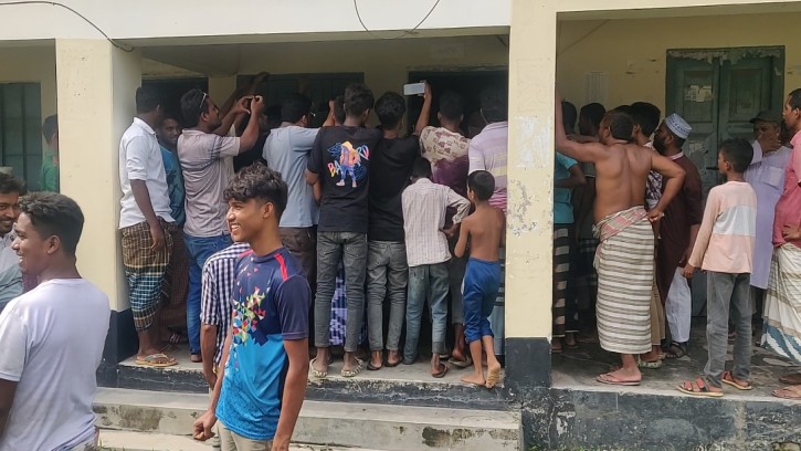 শিবগঞ্জে মাদ্রাসা থেকে  গুরুত্বপূর্ণ কাগজপত্র স্থানান্তর , পাল্টাপাল্টি অভিযোগ  