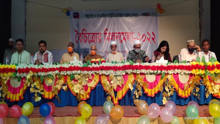 পত্নীতলায় বৈচিত্র্যের মিলনমেলা