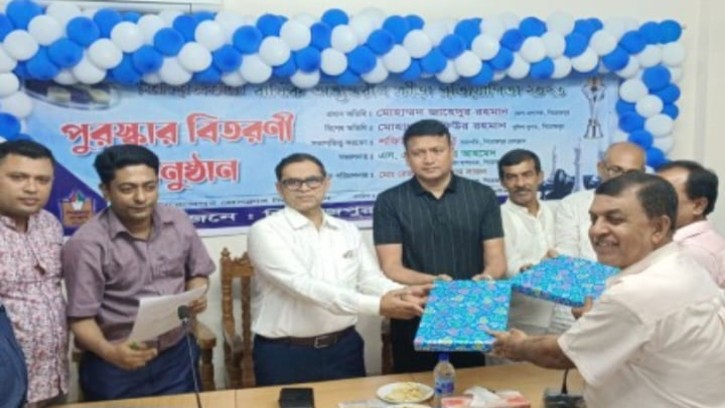 পিরোজপুরে প্রেস ক্লাবে ক্রীড়া প্রতিযোগিতার পুরস্কার বিতরণী 