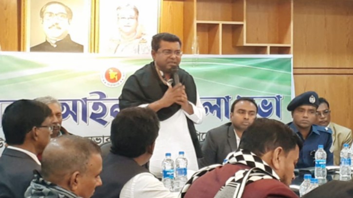 থানায় অভিযোগকারীদের কাছ থেকে টাকা নেয়া যাবে না: এমপি মহারাজ 