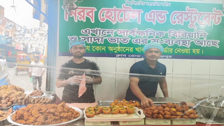 রমজানের দ্বিতীয় দিনেই জমজমাট পিরোজপুরের ইফতার বাজার