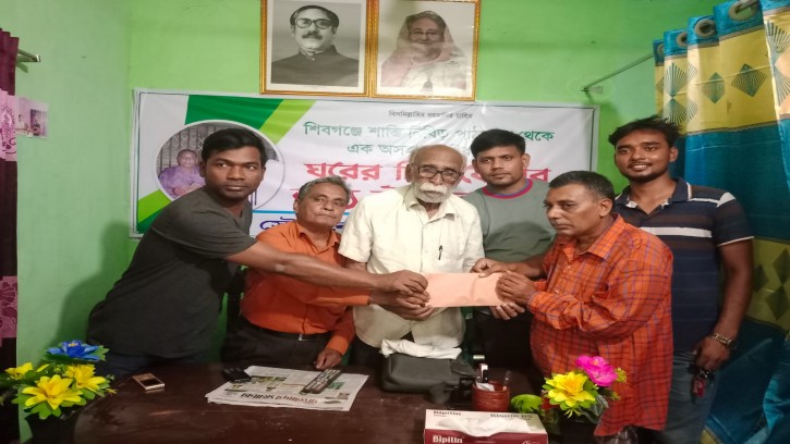 শিবগঞ্জে অসহায় ভিক্ষুকদের পাশে নিবিড় সেবা ফাউন্ডেশন