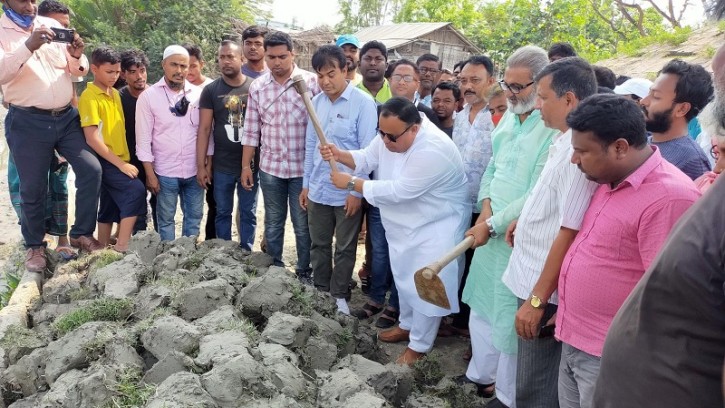 পাইকগাছা পৌরসভার শহর রক্ষা বাঁধের উদ্বোধন