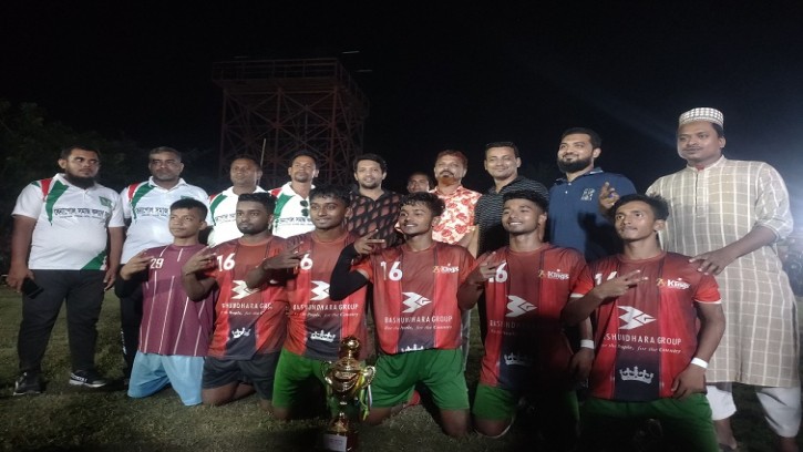 বেনাপোলে আব্দুল্লাহ নাইট ফুটবল টুর্নামেন্টে চ্যাম্পিয়ন নাভারন ক্লাব