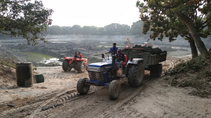 শিবগঞ্জে পুকুর খননে হুমকির মুখে বিদ্যালয় ও আমবাগান