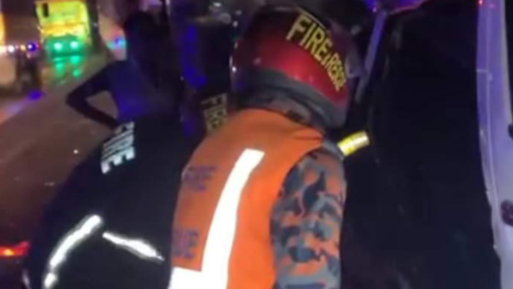 শিবপুরে গভীর রাতে ট্রাক-মাইক্রোবাস সংঘর্ষ, নিহত ৭