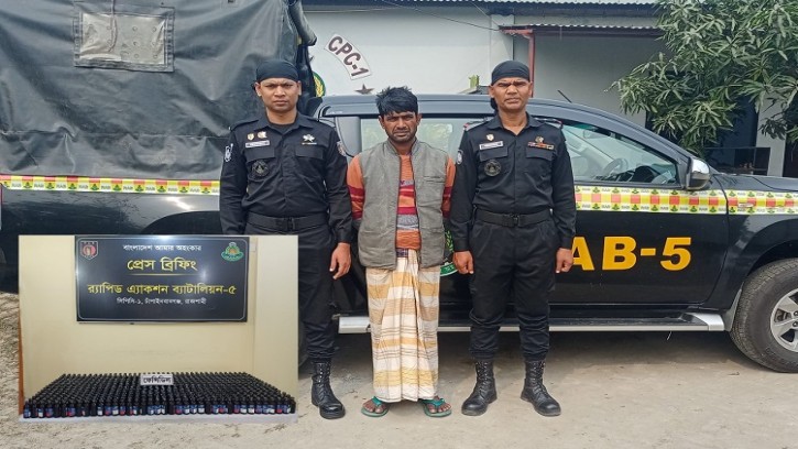 ভোলাহাটের ডাকাত সরদার আলমকে গ্রেপ্তার করেছে র‌্যাব