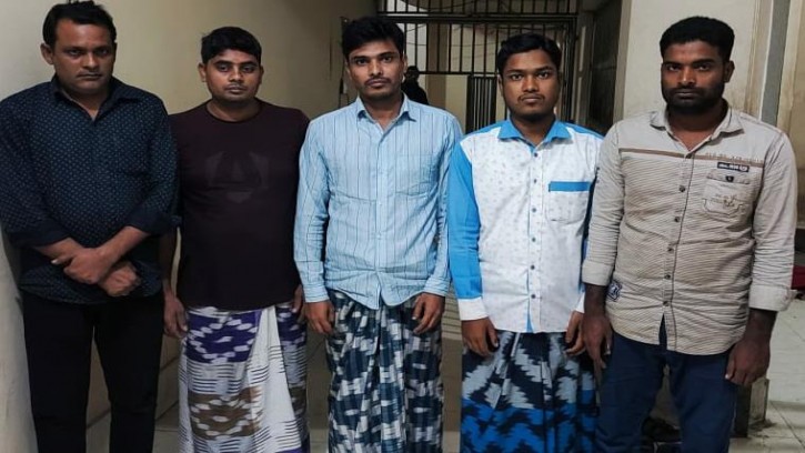 শিবগঞ্জে র‌্যাবের হাতে সূচনা এনজিওর মালিক সহ আটক-৫