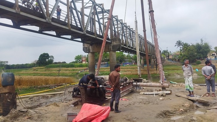 শিবগঞ্জে পাগলা নদীর সেতু নির্মাণে ব্যাপক দূর্নীতি-অনিয়মের অভিযোগ