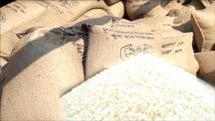 শিবগঞ্জে ৭৩ হাজার ৮৩৫ অসহায় পরিবার পেলো ভিজি এফের চাউর