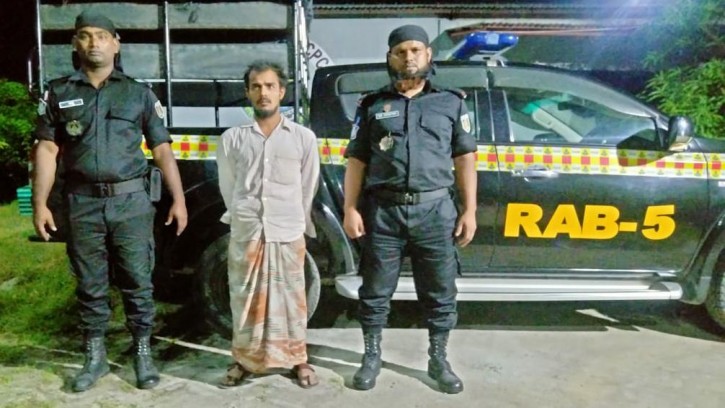 শিবগঞ্জে আগ্নেয়াস্ত্র সহ র‌্যাবের হাতে আটক যুবক