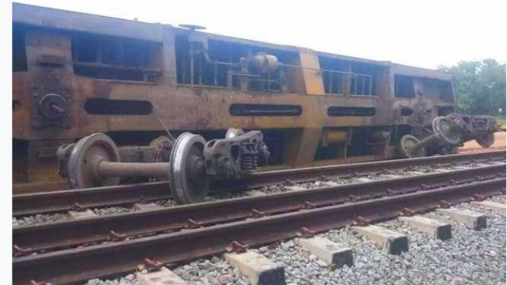  কুমিল্লায় মালবাহী ট্রেনের ৩টি বগি লাইনচ্যুত  