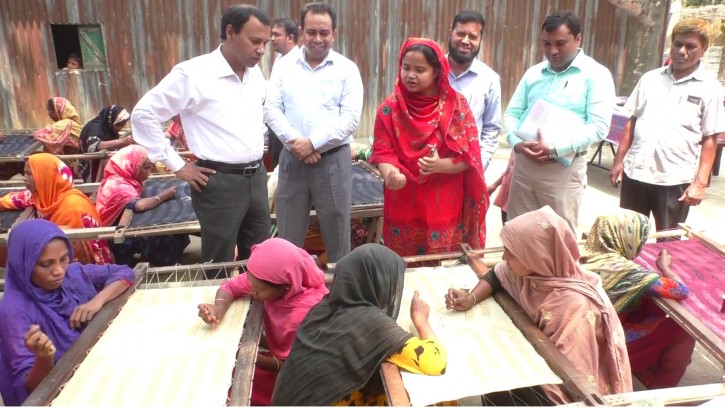 গাইবান্ধায় ‘এক পল্লী এক পণ্য’ পরিদর্শনে যুগ্ম সচিব