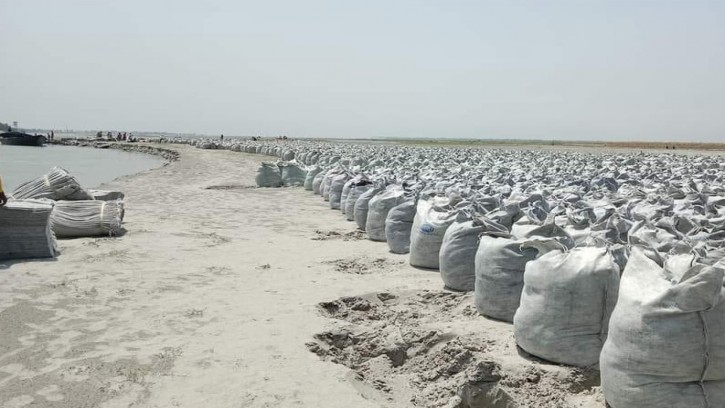 সুন্দরগঞ্জের ভাঙন কবলিত এলাকা হেলিকপ্টারে ঘুরে দেখলেন পানি সম্পদ প্রতিমন্ত্রী