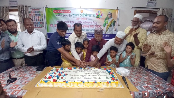 শিবগঞ্জে প্রধানমন্ত্রীর জন্মদিন উপলক্ষে কেক কাটা-দোয়া মাহফিল