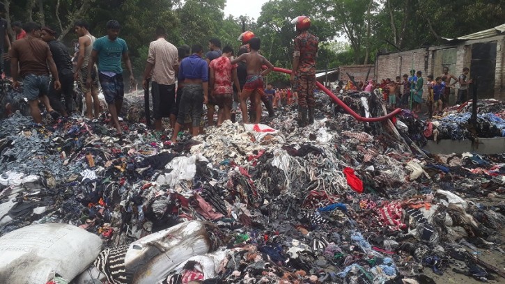 শিবগঞ্জের মনাকষাতে তুলার গুদামে আগুন, ক্ষতি ২৪লাখ টাকা