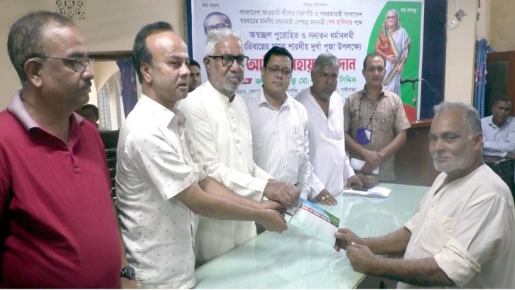 গাইবান্ধায় দুর্গাপুজা উপলক্ষে জেলা পরিষদের আর্থিক সহায়তা