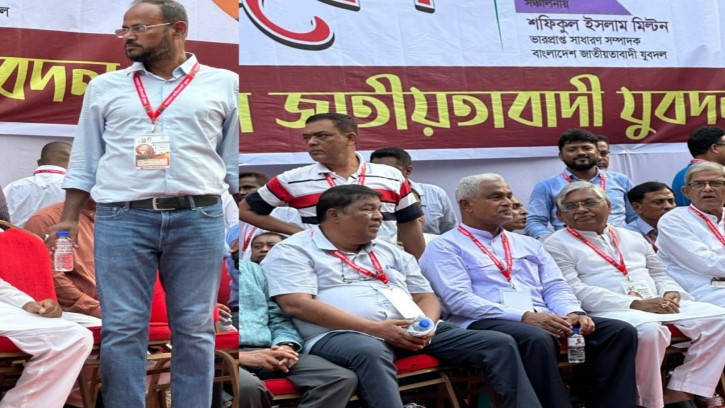 যুব সমাবেশে পানি উপহার দিলেন রফি আহমেদ চৌধুরী    