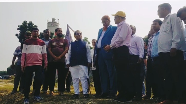 মহানন্দায় নির্মাণাধীন রাবার ড্যাম পরিদর্শনে পাউবো’র মহাপরিচালক