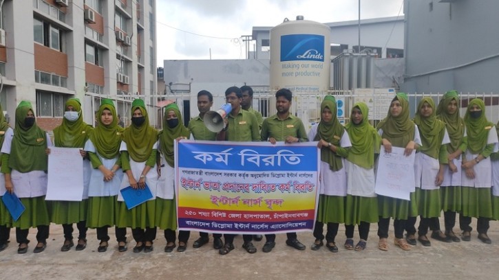 ভাতার দাবিতে অনির্দিষ্টকালের জন্য ইন্টার্ন নার্সদের কর্মবিরতি