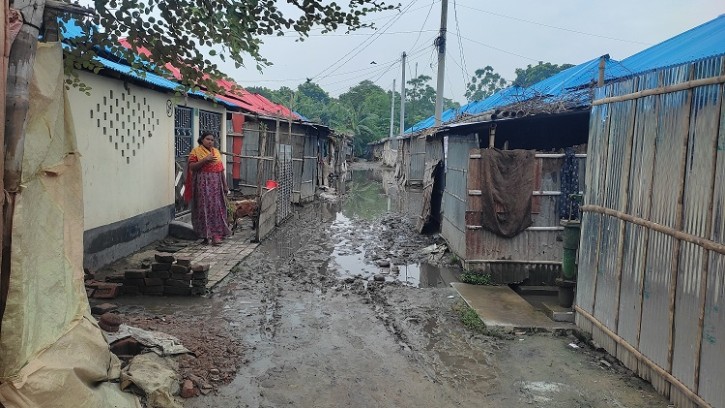শিবগঞ্জে বাড়ি পেয়ে খুশী হলেও অশান্তিতে আশ্রয়ন বাসীরা