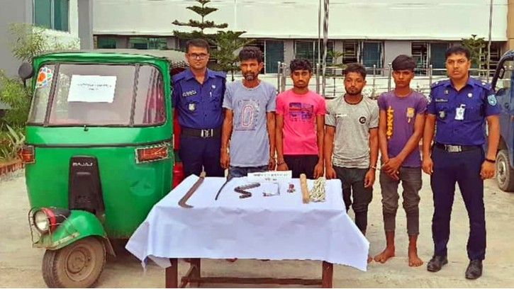 গোবিন্দগঞ্জে দেশি অস্ত্রসহ ৪ ডাকাত আটক