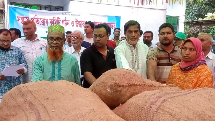 শিবগঞ্জে সন্ত্রাস প্রতিরোধ কমিটি গঠন-লুষ্ঠিত মালামাল হস্তান্তর
