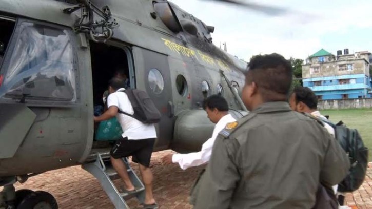 ফেনী থেকে ৫ জনকে হেলিকপ্টারযোগে উদ্ধার করেছে বিমান বাহিনী