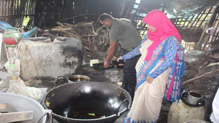 পাইকগাছায় মর্ডান বেকারিকে জরিমানা 