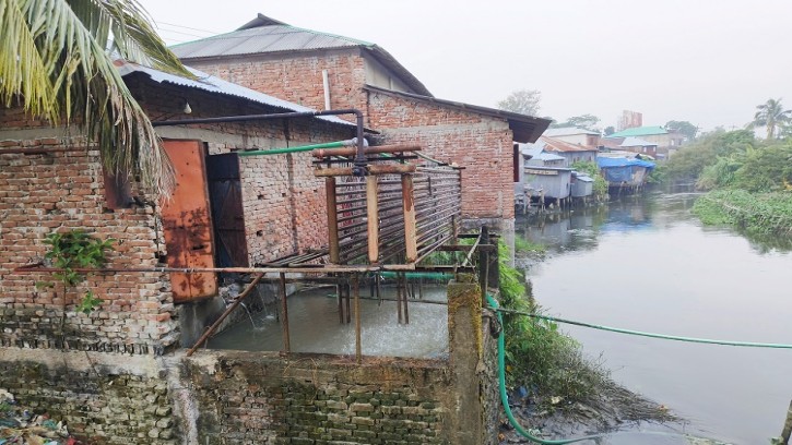 আমতলীর প্রভাবশালী ভুমিহীনদের দখল থেকে রেহাই পায়নি বাসুগী খালও