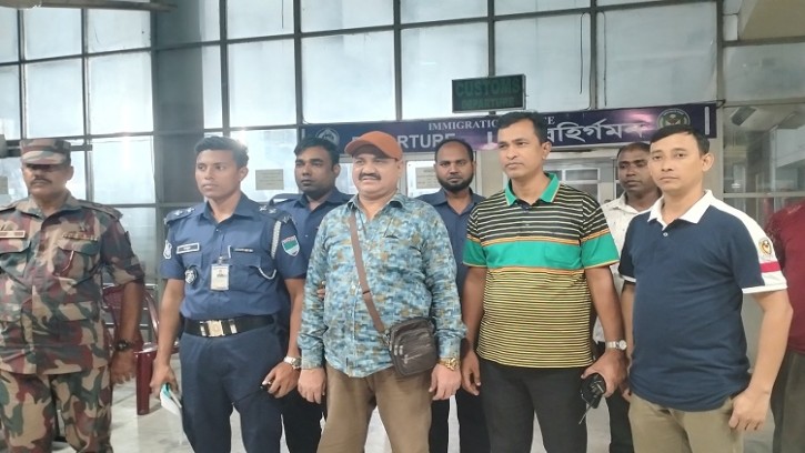 ভারতে পালানোর সময় বেনাপোলে আওয়ামী লীগ নেতা আটক