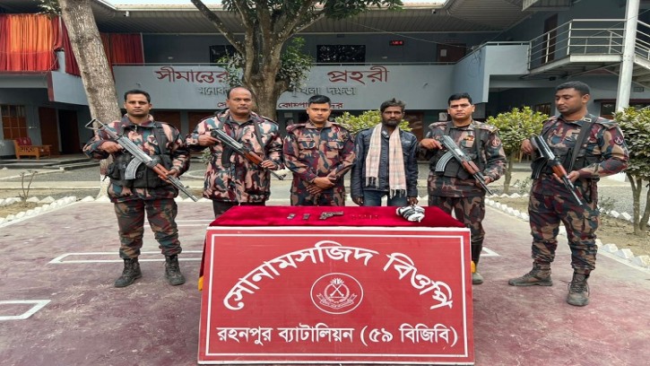 শিবগঞ্জে বিজিবির হাতে অস্ত্রসহ যুবক আটক