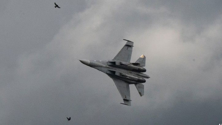 যুক্তরাষ্ট্রের যুদ্ধজাহাজের ও ভেনেজুয়েলার যুদ্ধবিমান নিয়ে যা ঘটল!