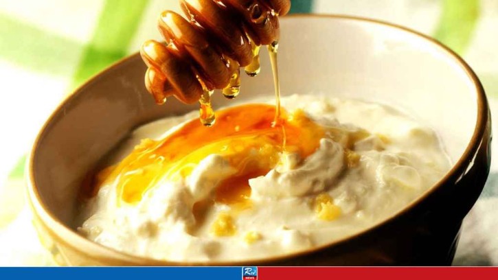 বদহজম থেকে মুক্তি পেতে দইয়ের সঙ্গে মধু মিশিয়ে খান নিয়মিত!  