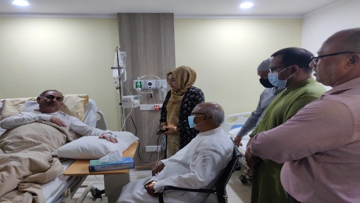 উন্নত চিকিৎসার জন্য সিঙ্গাপুর গেলেন মির্জা আব্বাস