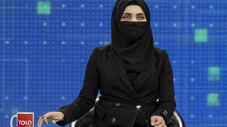 অবশেষে মুখ ঢাকছেন আফগান টিভি উপস্থাপিকারা