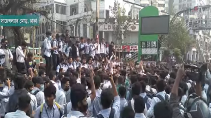  হাফ ভাড়া নিতে রাজি হচ্ছেন না বাস মালিকরা