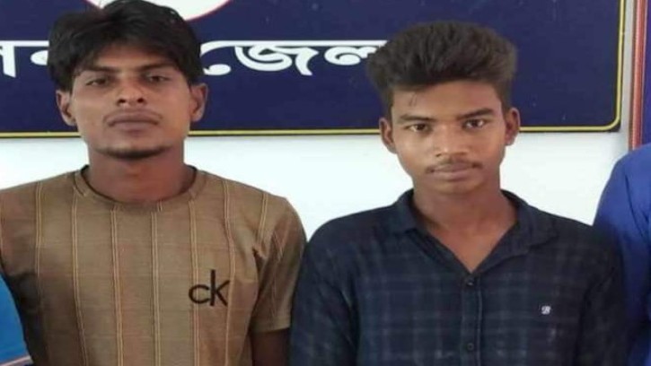 পাইকগাছায় দুই ভ্যান চোর আটকঃ ভ্যান জব্দ