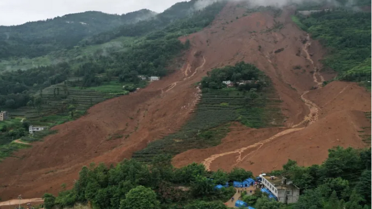 চীনে ভূমিধসে ৪৪ জন চাপা পড়েছে