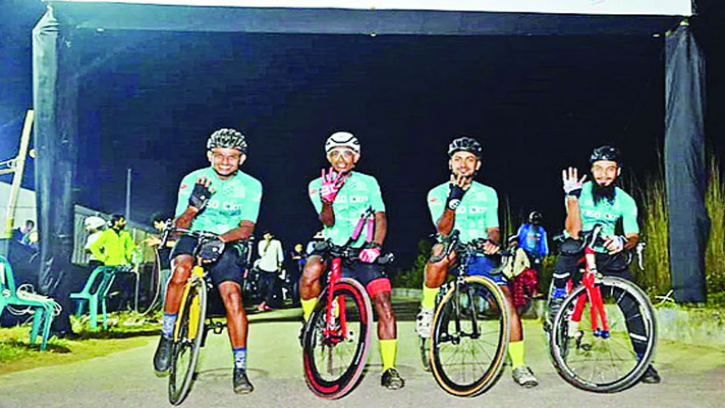 সাইক্লিংয়ে চার বাংলাদেশির বিশ্বরেকর্ড