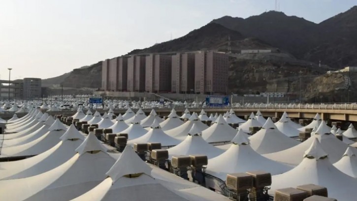 মিনায় সমবেত হাজীরা, হজের আনুষ্ঠানিকতা শুরু