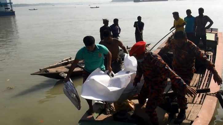 সুগন্ধা নদীতে জাহাজে বিস্ফোরণ, নিহত ১