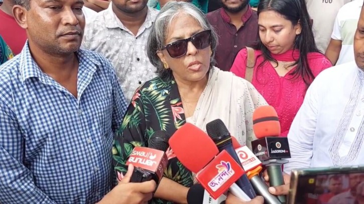 জুলাই শহীদ নাফিসার বাসায় উপদেষ্টা শারমীন মুরশিদ