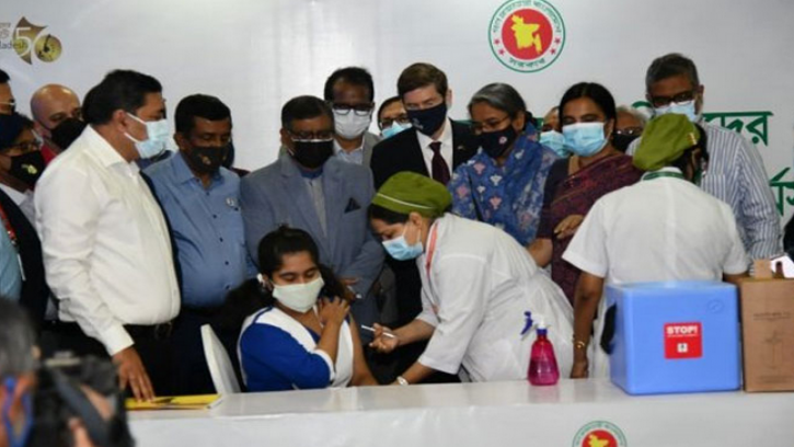 ৯ লাখ স্কুল শিক্ষার্থী পেয়েছে টিকার প্রথম ডোজ