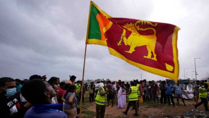  শ্রীলংকায় এমপি-মন্ত্রীদের পলায়ন ঠেকাতে বিমানবন্দরে পাহারা