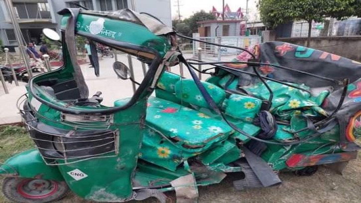 গোবিন্দগঞ্জে মর্মান্তিক সড়ক দুঘর্টনায় ৪ জন নিহত