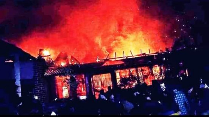 গাইবান্ধায় বাড়ীতে অগ্নিকাণ্ডে ১০ লক্ষাধিক টাকার ক্ষতি